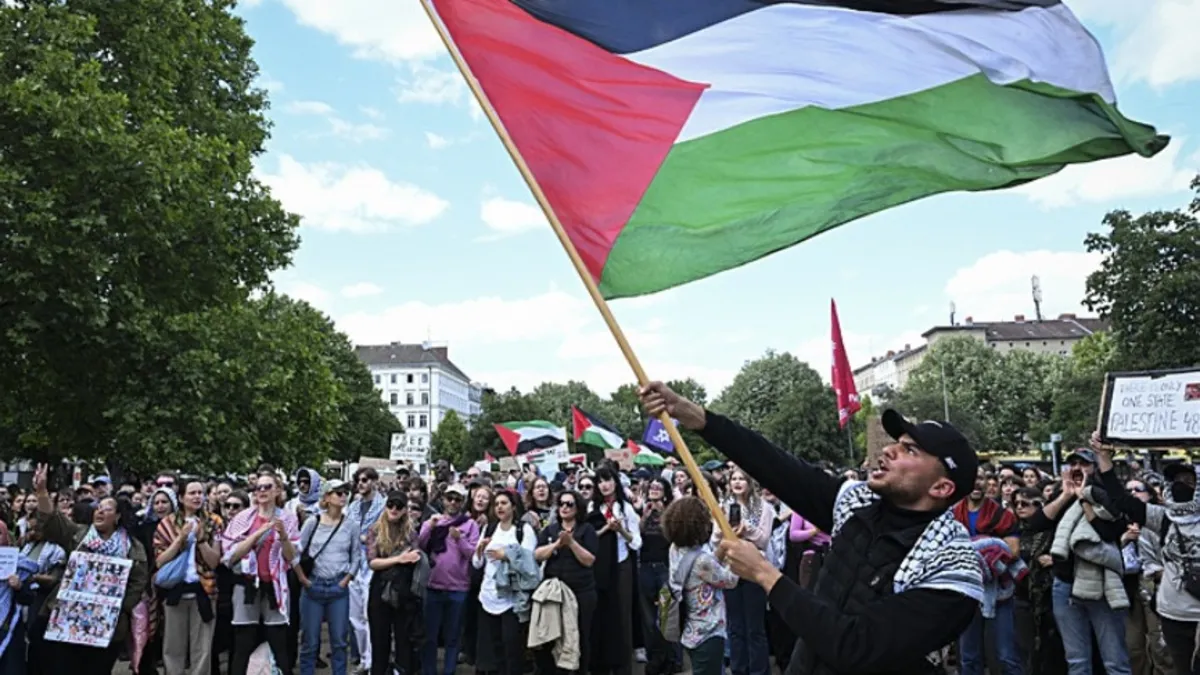 Almanya'da Filistin'e destek gösterisi: Binlerce kişi akın etti