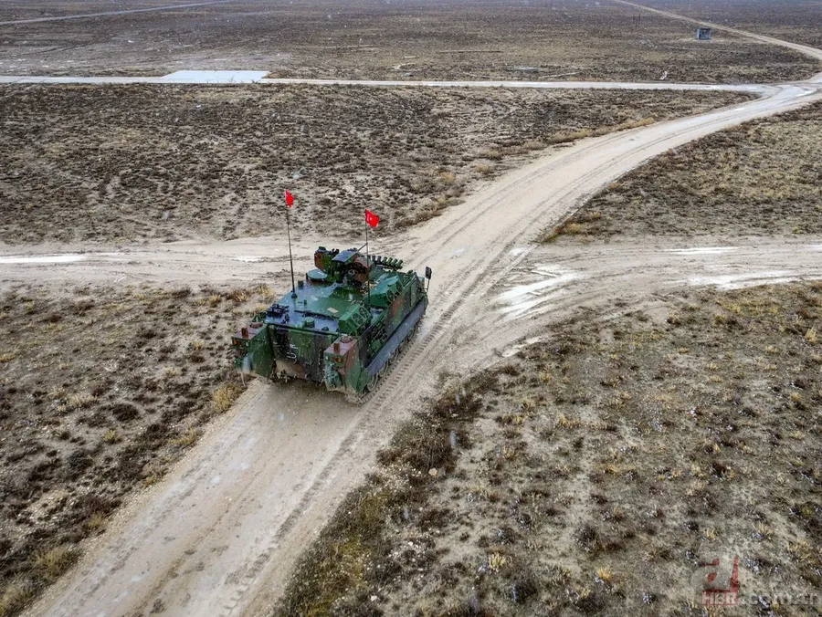 Yerli ve milli teknoloji sahada: Türkiye’nin ilk elektrikli zırhlı personel taşıyıcısı E-ZPT görücüye çıktı 8