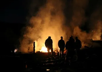 Ölüm anne ve kızını yangında yakaladı!