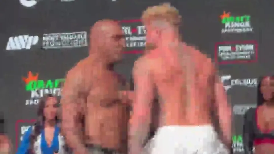 Mike Tyson’dan Jake Paul’a tokat!