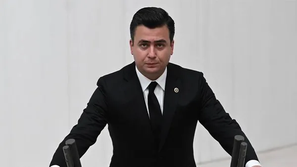 ekrem-imamoglundan-bir-skandal-daha-ozel-kalemi-kadriye-kasapogluna-vekil-araci-tahsis-etti-1709224389062.jpeg Ekrem İmamoğlu'ndan bir skandal daha! Özel kalemi Kadriye Kasapoğlu’na vekil aracı tahsis etti - 4
