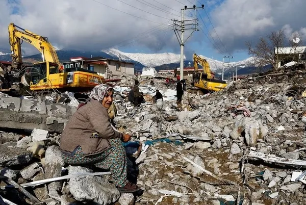 asrin-felaketinde-12-gun-cumhurbaskani-yardimcisi-fuat-oktay-aciklama-yapiyor-1676649879293.jpg Cumhurbaşkanı Yardımcısı Fuat Oktay: Depremzedelere 6 milyar 802 milyon 680 bin lira ödeme yapıldı - 2