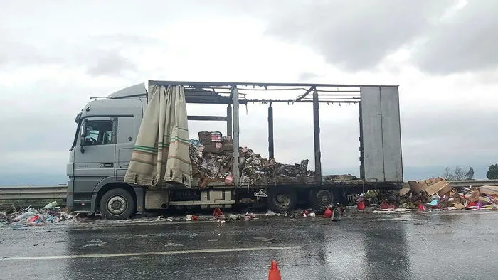anadolu-otoyolunda-tir-yangini-1651335729223.jpg Anadolu Otoyolu'nda tır yangını! - 2