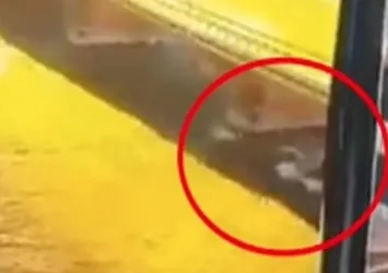 Kırım Köprüsü'ndeki patlamadan dünyayı ayağa kaldıracak görüntü! ABD'nin sualtı drone'u mu?
