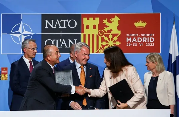 Terörist vekilden İsveç Dışişleri Bakanı hakkında suç duyurusu