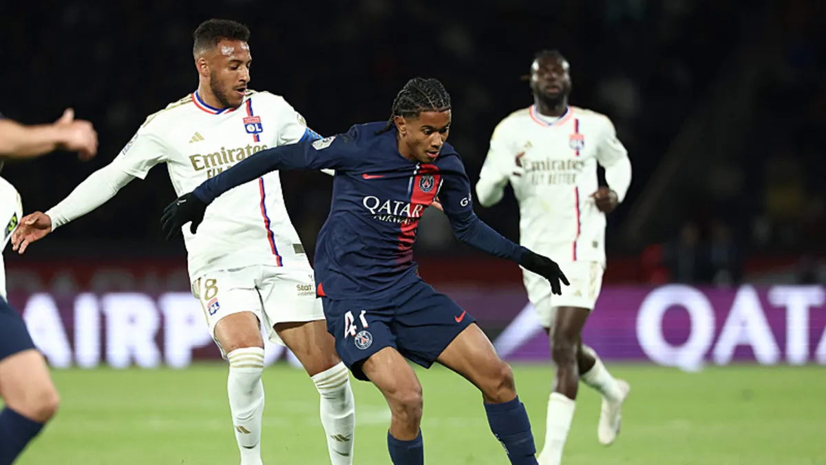 Ligue 1 lideri PSG evinde konuk ettiği Lyon'u yendi!