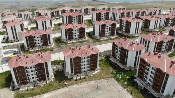 1660879547624.jpg Konutta hem fiyatları hem de kiraları düşürecek dev adım! 50 bin boş ofis ev oluyor - 4