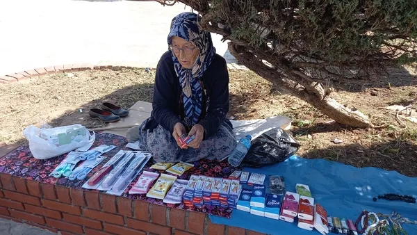 82-yasindaki-nine-vefasiz-cocuklari-yuzunden-calismaya-mecbur-kaldi-1633087383016.jpg 82 yaşındaki nine vefasız çocukları yüzünden çalışmaya mecbur kaldı - 2