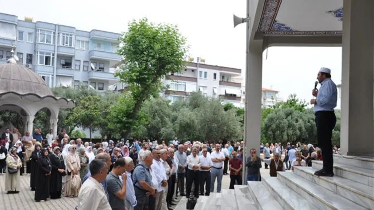 Alanya'da hacı adayları kutsal topraklara dualar ile uğurlandı