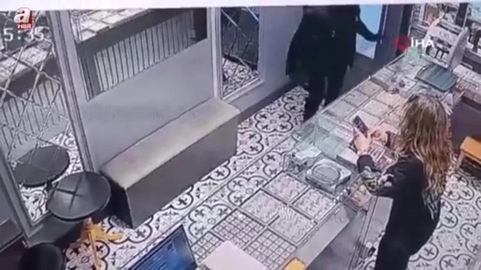 Balıkesir’de kuyumcuyu soyma girişimi!