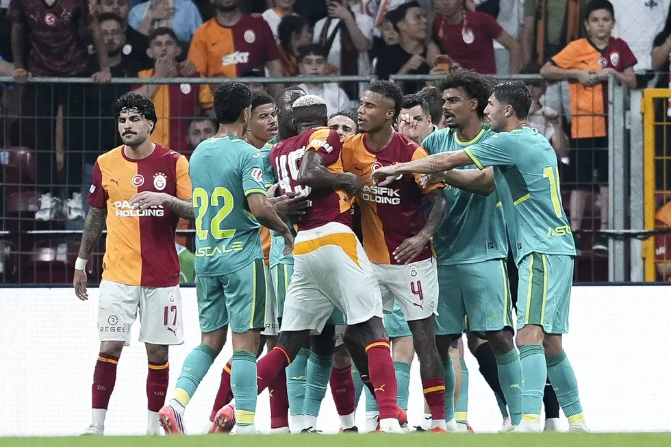 aslan-son-provada-maglup-mac-sonucu-galatasaray-1-2-villarreal-1786219570523.jpg Aslan son provada mağlup! Maç sonucu: Galatasaray 1-2 Villarreal - 5
