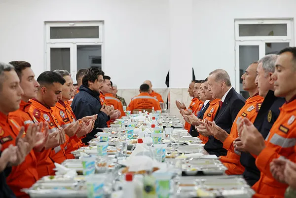 Askerlerle iftar programında Başkan Erdoğan’dan kritik açıklamalar: Savunmada çeşitli projelerle milletimizin huzuruna çıkacağız
