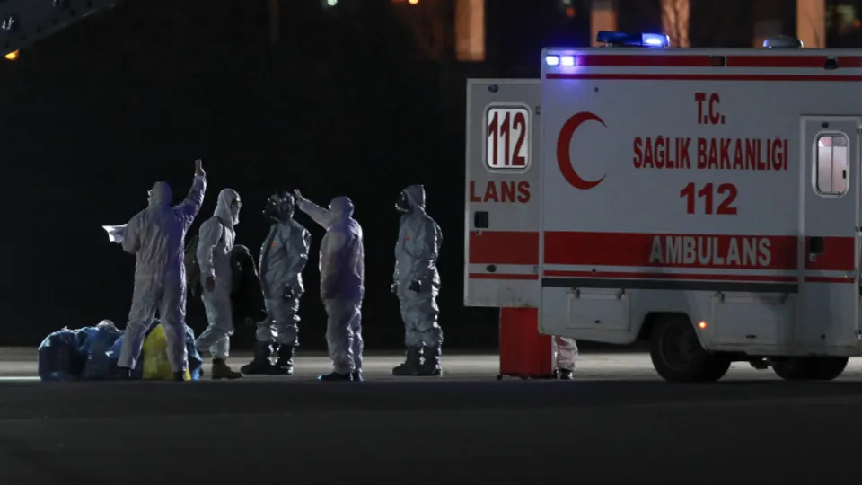 Vuhan'daki Türkler yurda döndü! İşte Ankara'dan ilk görüntüler