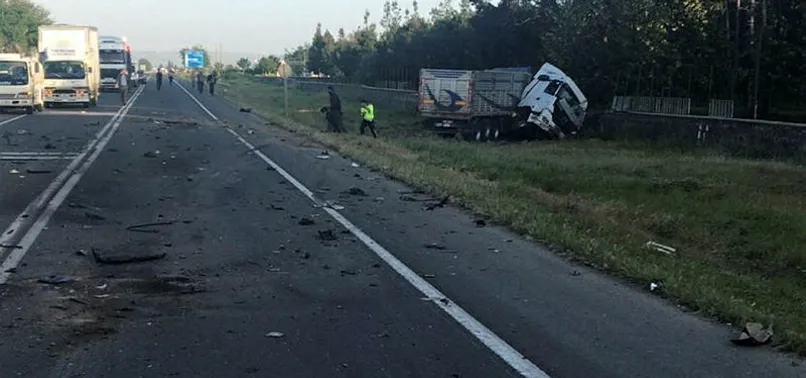 Şanlıurfa'da feci kaza! Parçalar yola savruldu