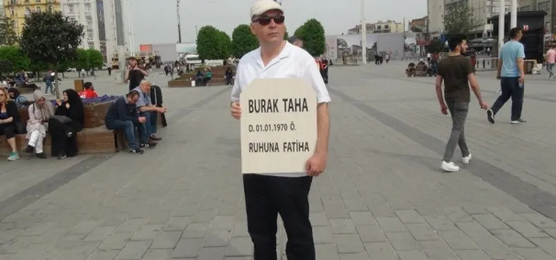 Taksim'de elinde mezar taşıyla gezdi