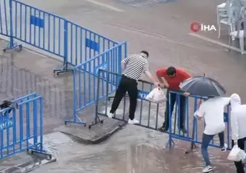 Erzurum’da vatandaşın yağmurla sınavı