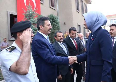 Türkiye'nin ilk başörtülü valisi Kübra Güran Yiğitbaşı görevine başladı! İlk ziyaretini şehit ailesine gerçekleştirdi