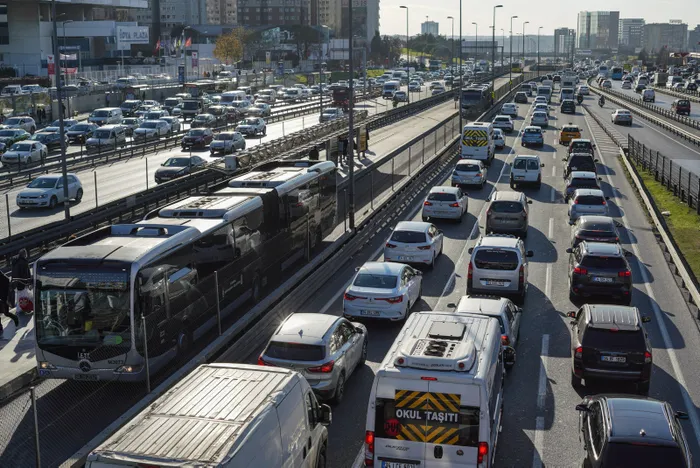 Son dakika: Yılbaşına saatler kaldı! İstanbul'da trafik durma noktasında - 2
