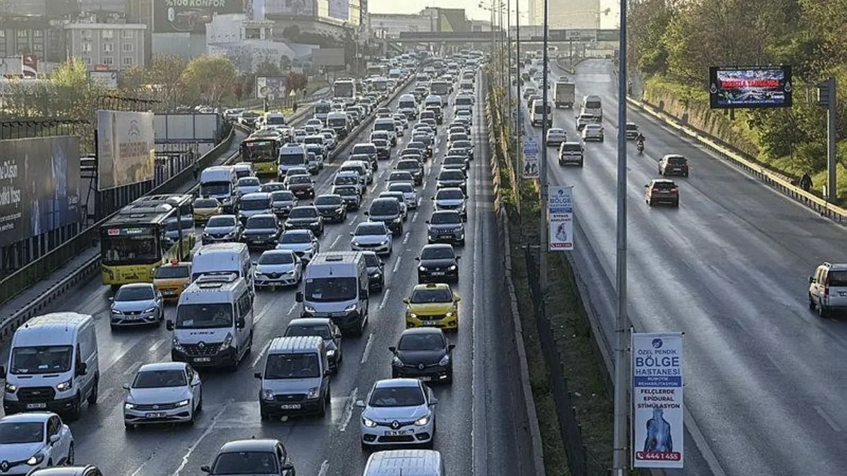 9 günlük tatil sonrası İstanbul'da yeniden trafik kabusu başladı | ANLIK GÜNCEL TRAFİK BİLGİ HARİTASI