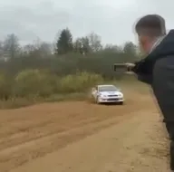 Saniyeler sonra dehşeti yaşadılar! Rallide 6 araç art arda aynı noktaya uçtu