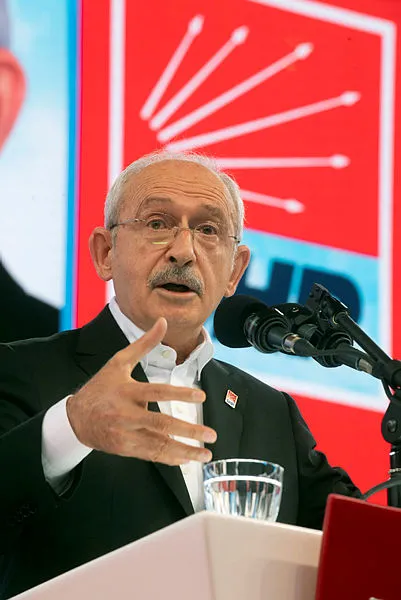 AK Parti Başkanvekili Mehmet Muş’tan Kılıçdaroğlu’nun kurultaydaki sözlerine sert tepki: Bu dostlar kim? Neden saklı tutuluyor?
