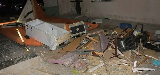 İzmir'de bir garip olay! Ev sahibi 'evden çık' dedi, kiracı eşyaları sokağa fırlattı