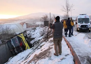 Elazığ'da belediye otobüsü devrildi: 11 yaralı
