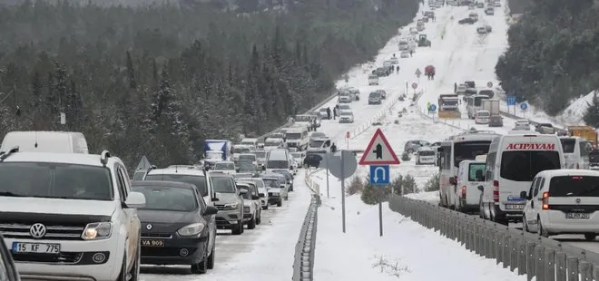 Son dakika: Denizli - Antalya karayolu kar yüzünden kapandı! Kilometrelerce kuyruk oldu
