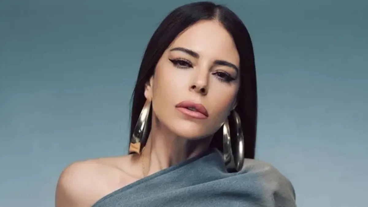 Simge Sağın'dan sürpriz poz: "Sevgilimden"