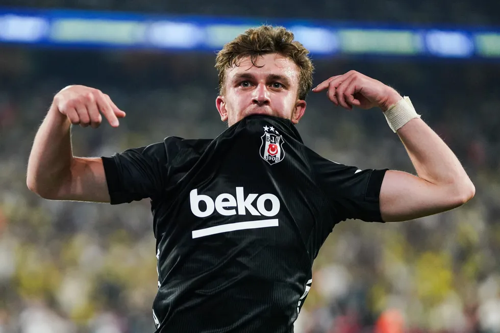 canli-anlatim-fenerbahce-besiktas-1788633707418.jpg Kartal geriden gelerek kazandı! Maç sonucu: Fenerbahçe 1-2 Beşiktaş - 2