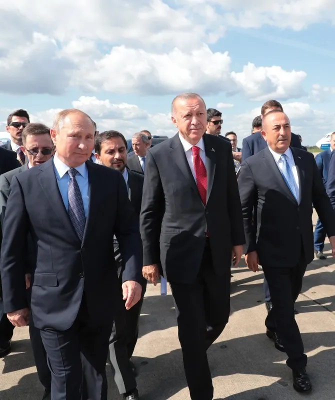 Başkan Erdoğan ve Putin SU-57'nin başında incelemelerde bulundu