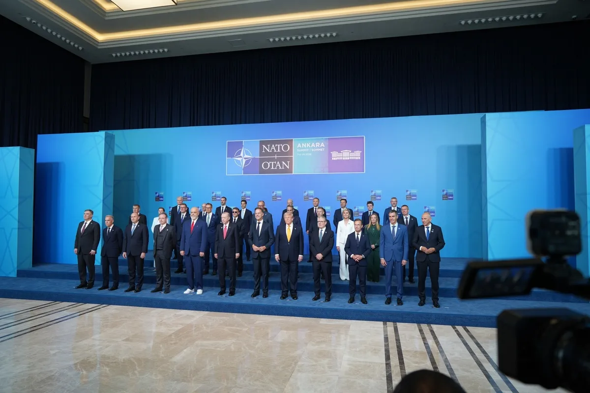 NATO Zirvesi'nde bir ilk yaşandı! Çekya'yı iki ayrı lider temsil etti - 1