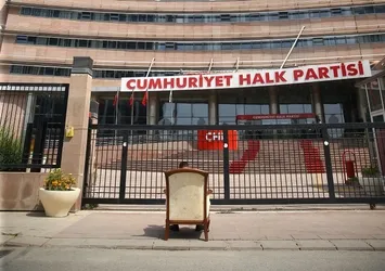 CHP önünde 'koltuk' eylemi
