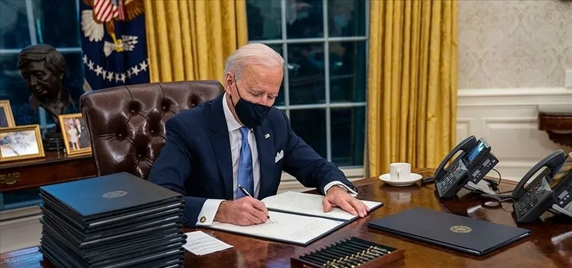 Joe Biden Trump'ın TikTok ve WeChat kararını tek kalemde sildi