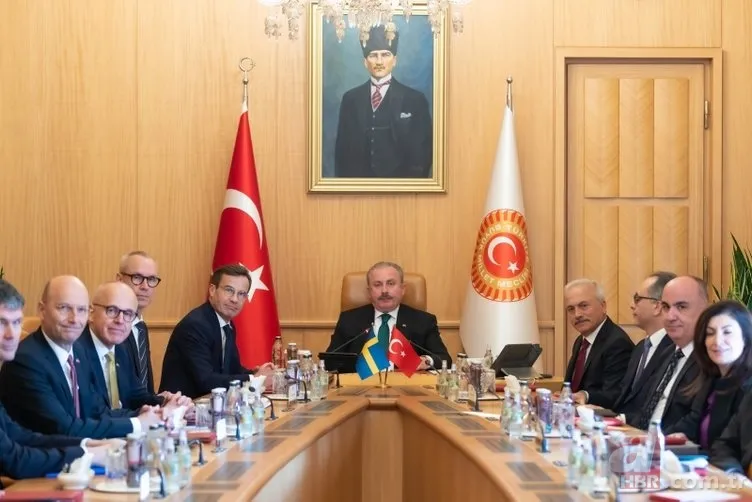 PKK paçavrası İsveç'i karıştırdı! Kriz çıkaran fotoğraf 9