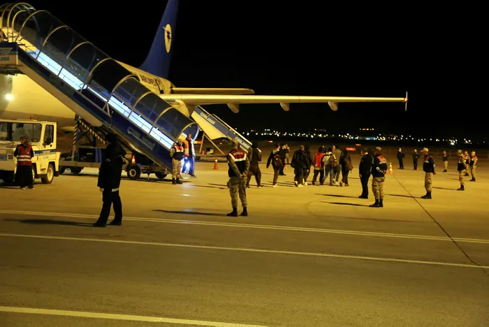 Erzurum'da 227 Afgan göçmen sınır dışı edildi - 2