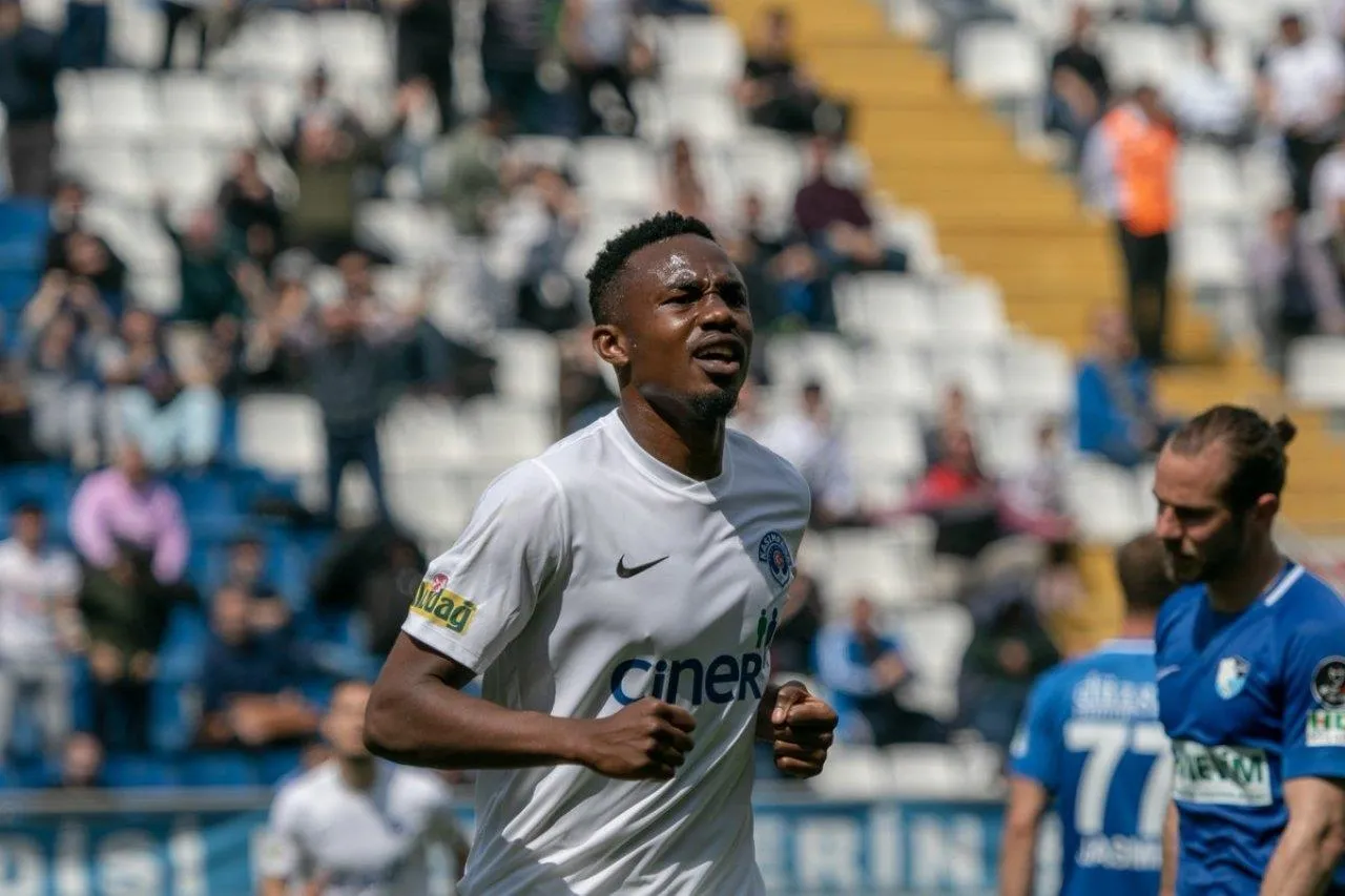 Beşiktaş yeni golcüsü için rota değiştirdi: Hedefte Koita var