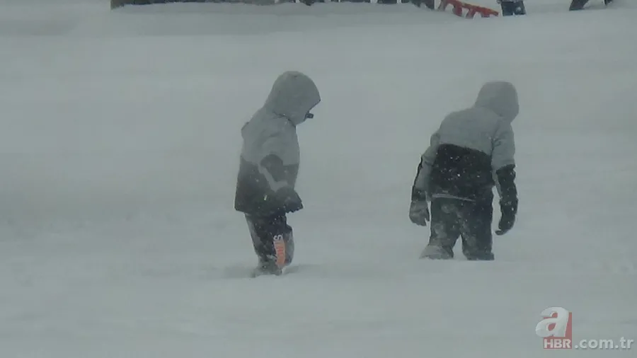Sarıyer, Çekmeköy, Sultangazi okullar tatil mi? 12 Şubat İstanbul kar tatili açıklamaları 1
