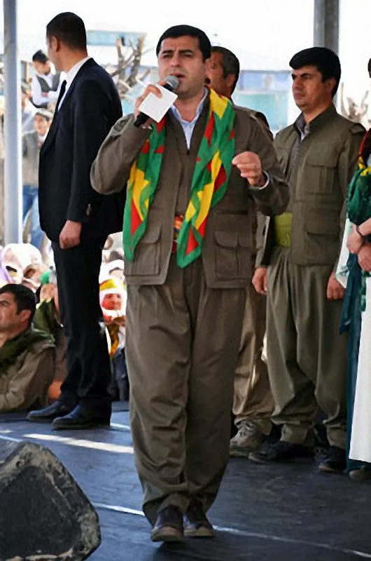 iste-kilicdaroglunun-ozgurluk-vaat-ettigi-demirtas-olasi-sinir-otesi-operasyon-oncesi-skandal-sozler-turkiye-i-1659467946541.jpg İşte Kılıçdaroğlu’nun ‘özgürlük’ vadettiği Demirtaş! Olası sınır ötesi operasyon öncesi skandal sözler: “Türkiye işgalini genişletmeye hazırlanıyor” - 2