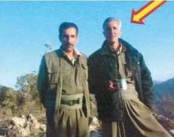 ypgde-derin-endise-turkler-yakinda-operasyon-yapacak-trumpa-sayfalarca-mektup-1734420076612.jpg 2005-2010 Yılları arasında PYD başkanlığı yapan Fuat Ömer (K) Barazani Muhammed PKK/KCK üst yönetimi ile birlikte (Arşiv)