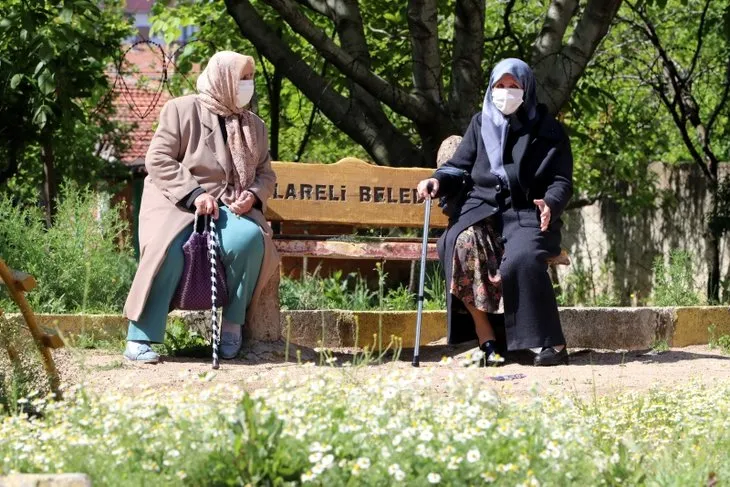 65 yaş üstü vatandaşlar 50 gün sonra sokakta! İşte o görüntüler