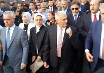 Başbakan Yıldırım, Çengelköy'den köprüye yürüdü