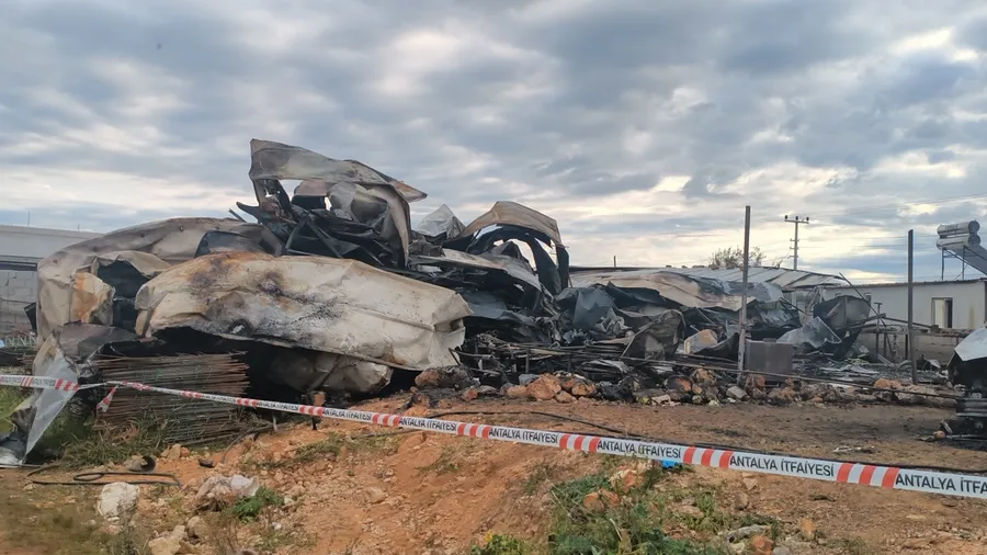 Antalya'da kahreden olay! Hamile anne ve 5 çocuğu yangında can verdi - 1