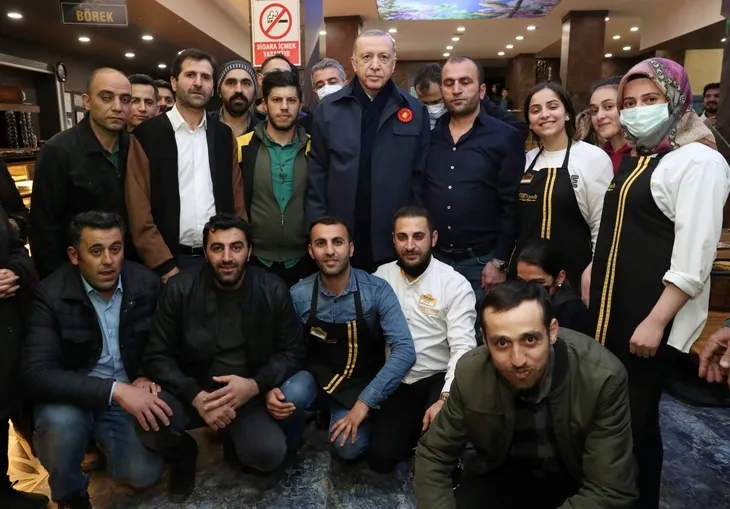 Başkan Erdoğan, Yüksekova'da Mehmetçik ile iftar yaptı