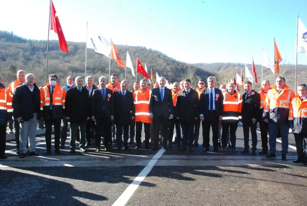 1638444901957.jpg Ulaştırma ve Altyapı Bakanı Adil Karaismailoğlu Bartın'da 69 günde tamamlanan köprünün açılışını yaptı - 5
