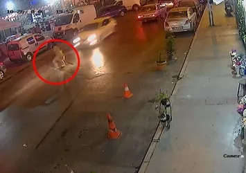 Metrelerce havaya yükseldi! Yolun karşısına geçmek isteyen genç kadına otomobil çarptı