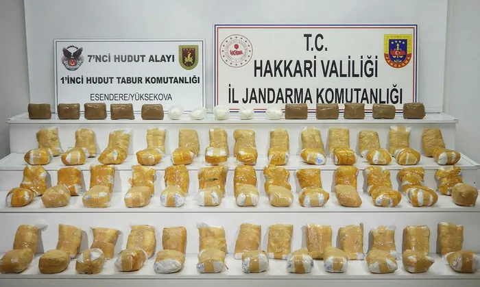 hakkaride-operasyon-94-kilogram-eroin-ele-gecirildi-1651767279923.jpg Hakkari'de operasyon: 94 kilogram eroin ele geçirildi - 1