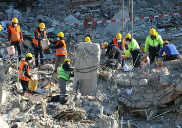 Son dakika: 2 müteahhit yaptıkları binanın enkazında hayatını kaybetti