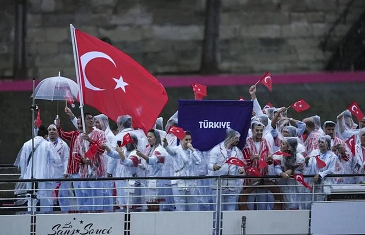 Paris'te millilerimiz sahnede! Ay yıldızlı bayrağımız geçit yaptılar | Törenden guru dolu anlar