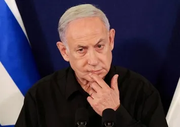 Katil Netanyahu’nun korkusu cereyan etti! ‘Soykırımcı başbakana’ istifa çağrısı yapan halkını gözaltına aldırdı